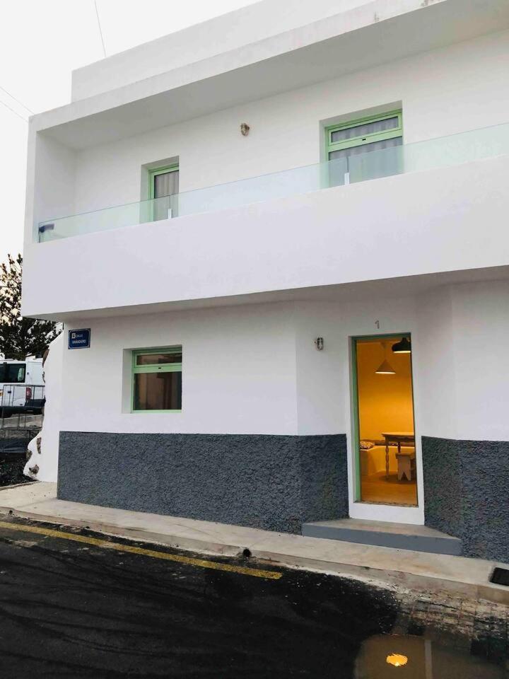 CASA ANCLADA en LA SANTA- 4 Apartamentos frente al mar- 1ª linea solarium barbacoa La Santa Quarto foto